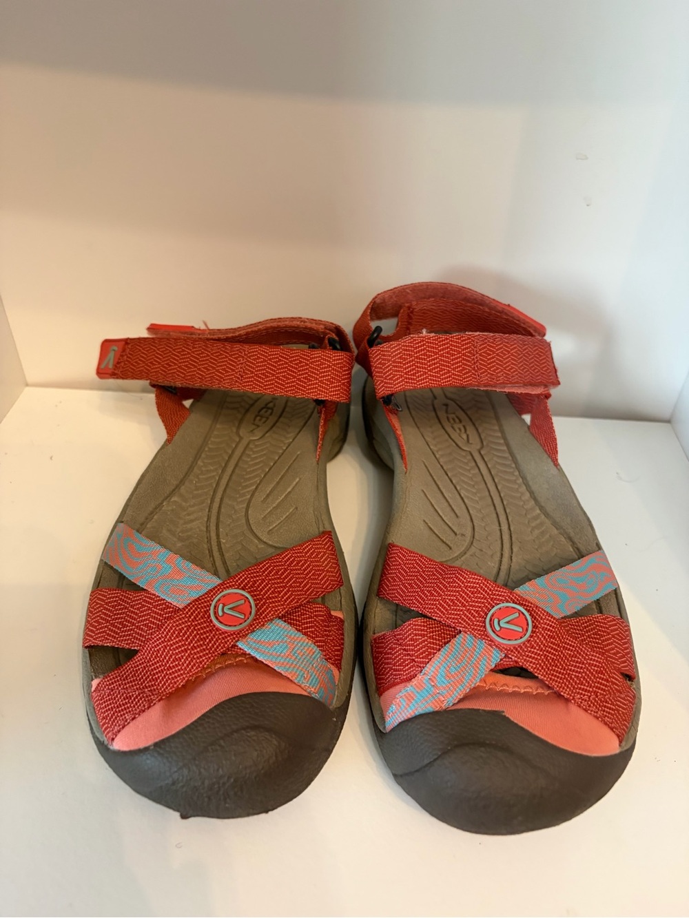 KEEN Women's Bali Strap Sandal in Summer Fig and Crabapple Colorway Size 6 - Picture 3 of 7